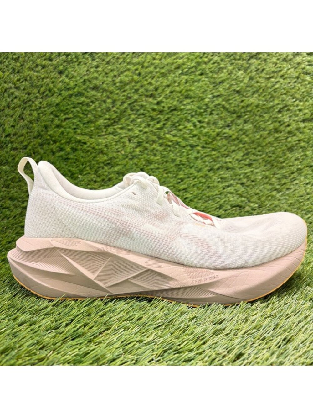 Asics Novablast 5 Womens Size 10 White Pink Athletic Running Shoes Sneakers